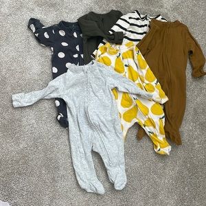 Unisex Old Navy Zipper Footie Pajamas Set of 6 (0-3)
